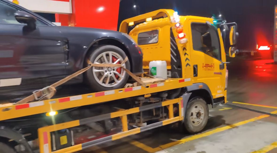 东方行车途中遇到突发状况该如何呼叫道路救援？